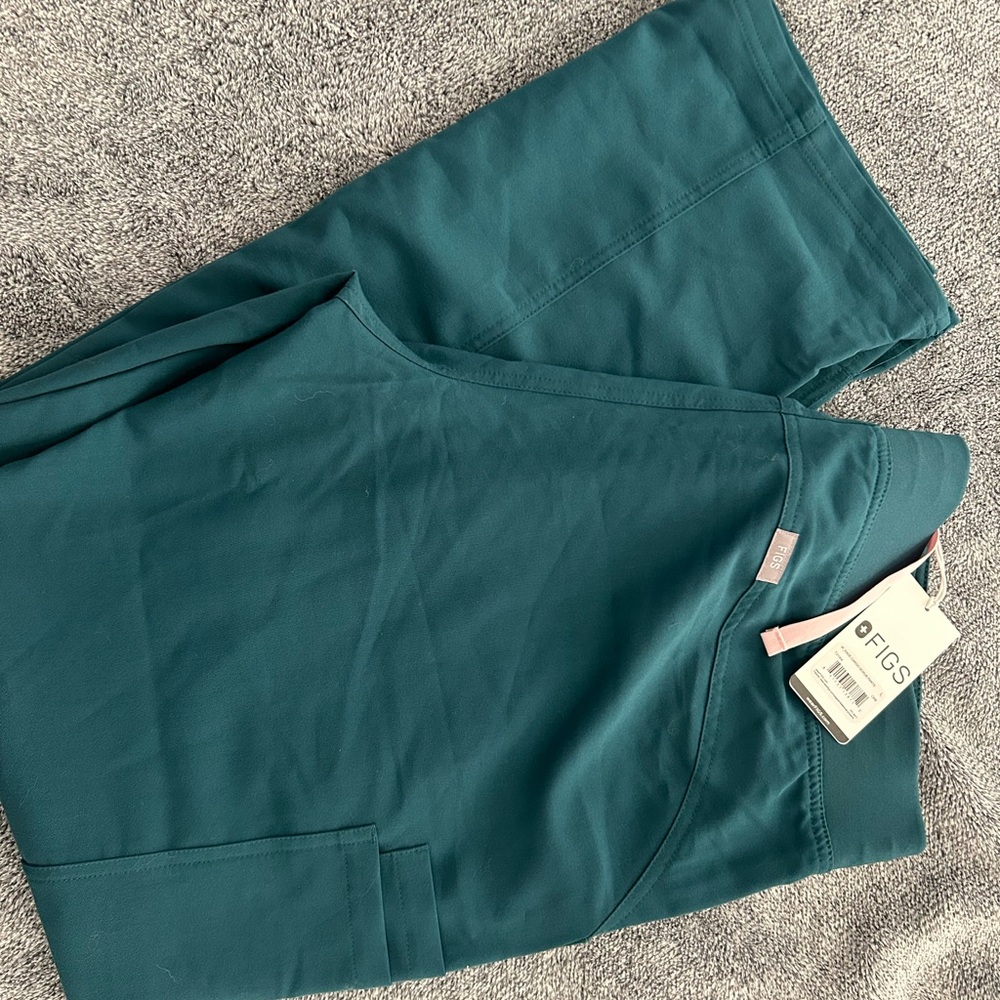 Figs Kade Cargo Caribbean Blue scrub pants. Women’s size large